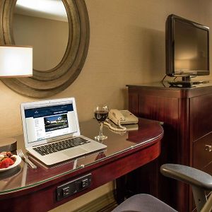 King Room Tub Mobility Hearing Access